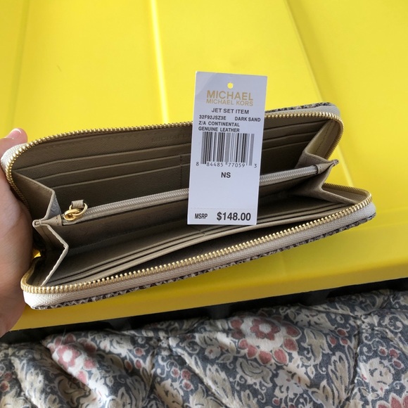 Michael Kors wallet-authentic - Picture 4 of 5